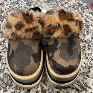 Steve Madden platform clogs